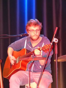 Jan spielt Gitarre